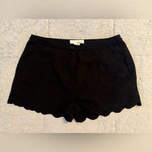Sans Souci Black Scalloped Short Shorts w/ Front Zip & Button Closure & Pockets